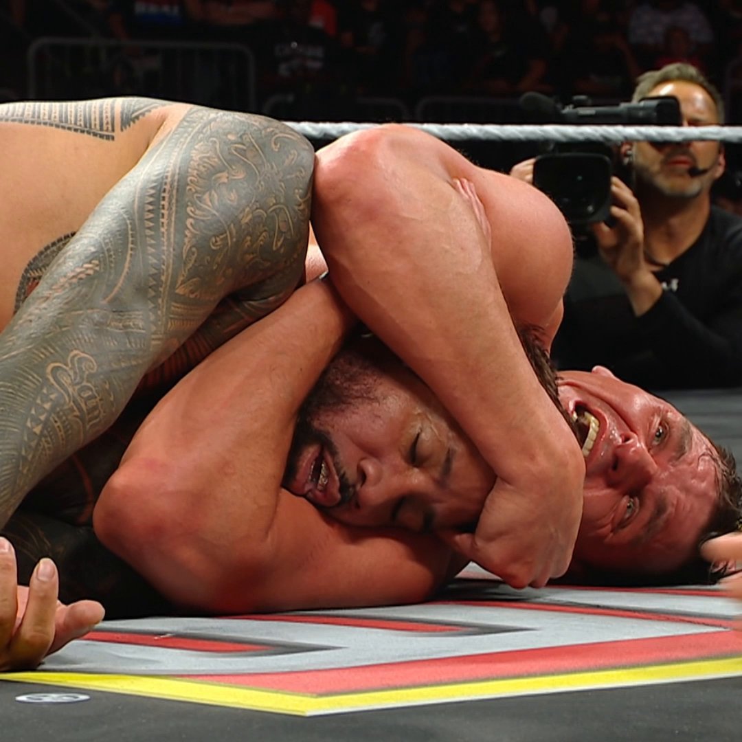 Seguimos en SHOCK 🤯 Gunther VENCE a Jey Uso y le arrebata el World Heavyweight Championship tras hacer que se desvanezca... y acaba con el reinado del YEET en WWE 😱😱😱 🫡 El GENERAL DEL RING vuelve a reinar en #WWERAW