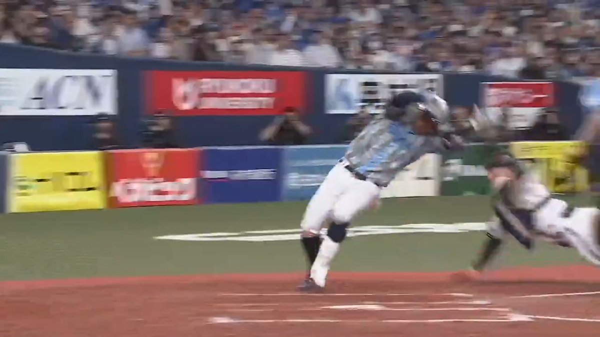 打球はセンターの頭上を越えていく！🔥 #桑原将志 選手のタイムリー3ベースで終盤に貴重な1点を追加！👏 8回表 DB 2 - 0 B #京セラドーム大阪 #日本生命セ・パ交流戦 #解き放て #baystars