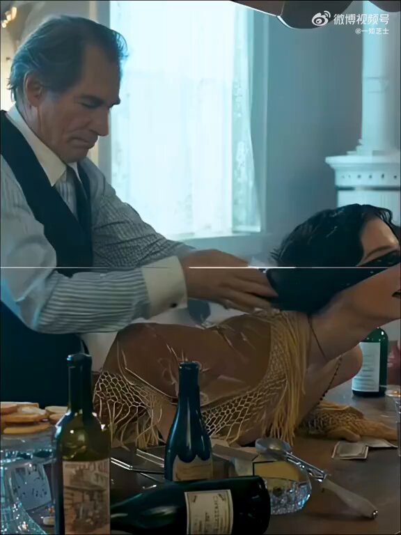 豆瓣评分9.2的高分美剧《1923》 故事聚焦美国禁酒令和经济大萧条时期，讲述了雅各布和卡拉·达顿为保护家族土地而斗争的故事。 剧中展现了达顿家族的起源与奋斗，以及他们面对的种种困境。该剧以其宏大的叙事、精彩的表演和精良的制作获得观众喜爱 《1923（1-2季）》 链接： 【链接7天内有效，保存即永久✅】