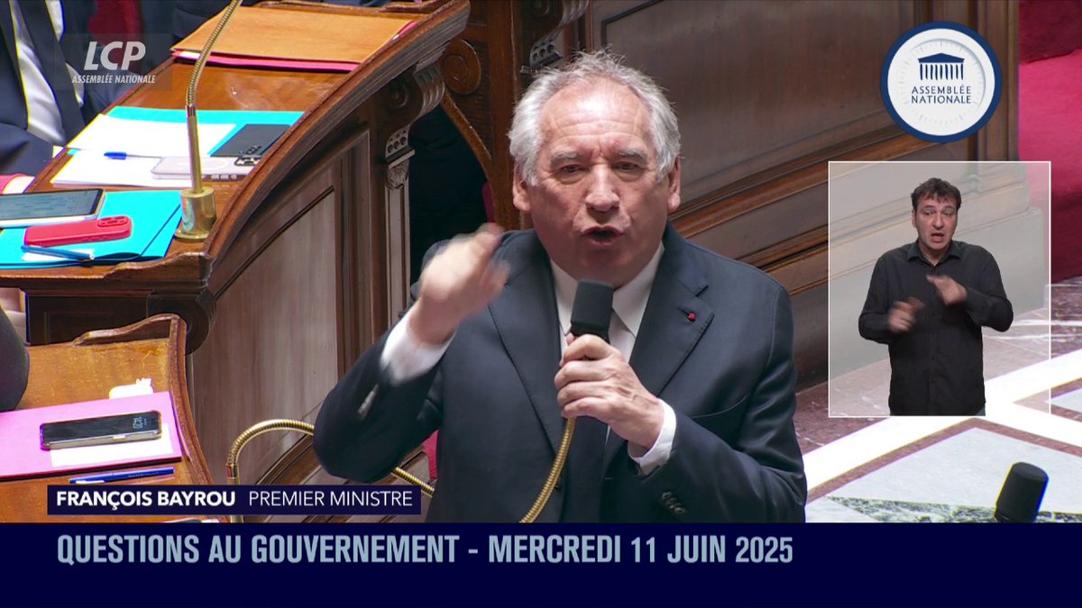 Bayrou dézingue Panot en 10 secondes qui devient hystérique hurle et son groupe quitte l’hémicycle ! Bayrou a mangé du lion ! Enfin ! #qag