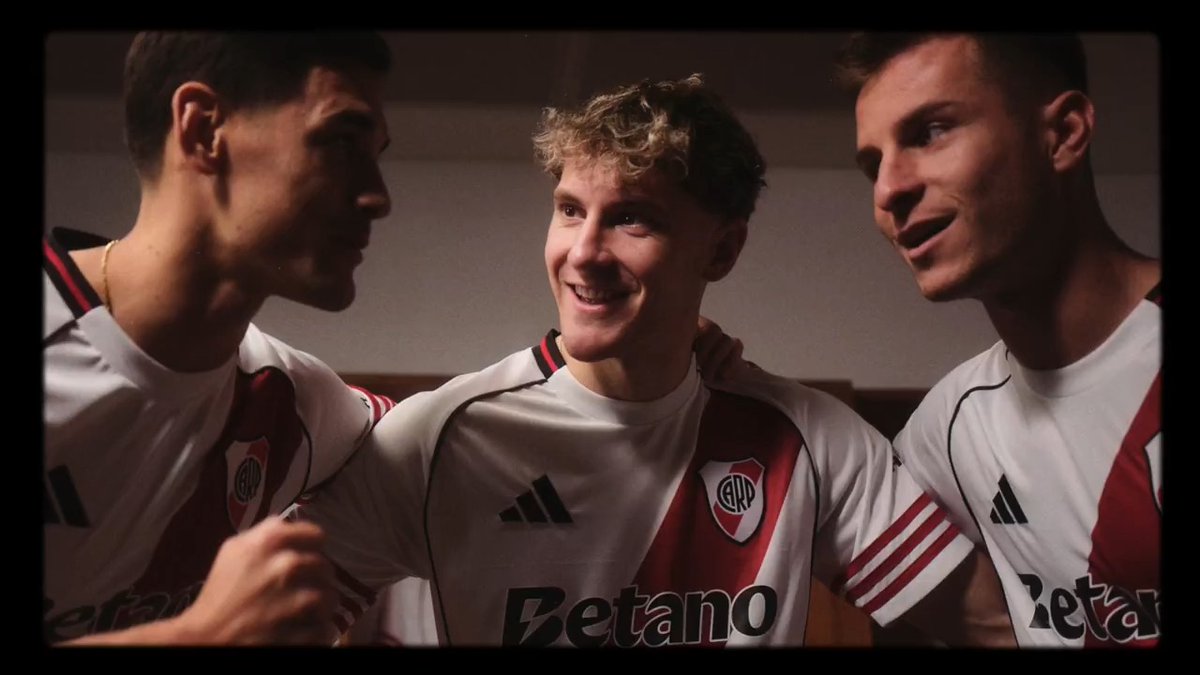 Hechos de Grandeza 🤍❤️🤍 Presentamos las nuevas camisetas de River Plate 25/26, ya disponibles. ▶️