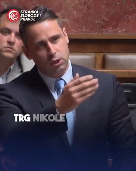 Ko ima samo režimske medije nije imao gde da čuje da su jutros priveli tri profesora univerziteta i smenili upravnika Urgentnog centra zbog podrške protestima. Za devastaciju spomenika prirode Pionirski park niko odgovoran svi kriminalci i bitange iz Ćacilenda na slobodi❗ -Peđa Mitrović