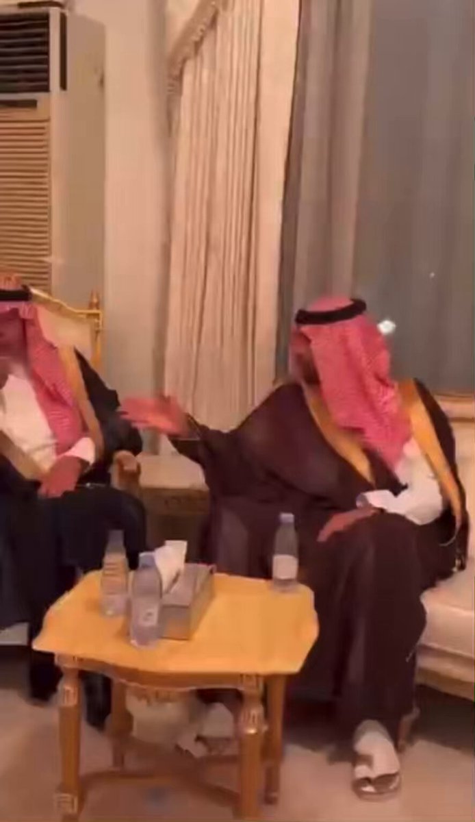 #دعوة_من_القلب #كلمة_حق شهاده واشاده وابو خالد #سعود_القحطاني يستاهل وشهد سمو الامير بالحقيقه صاحب السمو الملكي الامير /محمد بن سلطان بن ناصر آل سعود حفيد راعي الرغامه وبجانبه صاحب السمو الملكي الامير /مشاري بن سعود بن عبدالعزيز ولد ابو خيرين وبجانبهم المعالي / سعود القحطاني في عزاء والده الشيخ /عبدالله بن سالم الوهابي ما مات من خلف على الدنيا سعود الله يجبر مصابهم