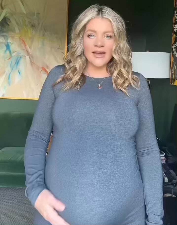 The absolutely gorgeous Lauren Alaina, looking beyond amazing &amp; #pregolicious as always! As she continues to rock the bump 🤰🏼 no she’s not crazy for saying she’s going to “miss being pregnant”