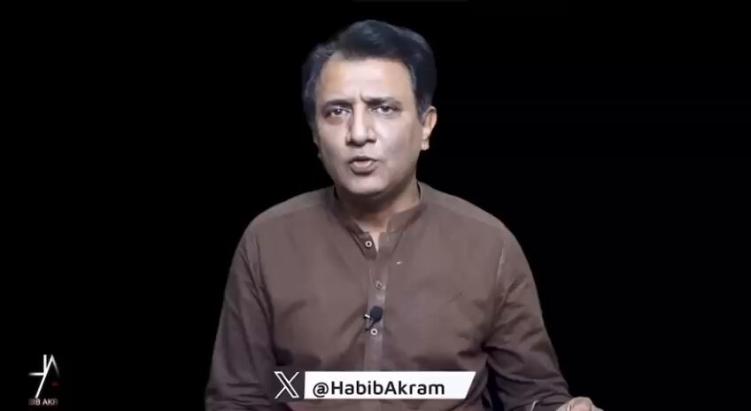 عمران خان کی پالیسی کا محور ہی غریب آدمی تھا، عمران خان کے نزدیک معیشت کے بنیادی نقطے دو ہی تھے ایک غریب آدمی اور دوسرے ملک میں دولت کی پیداوار۔۔۔ عام آدمی کے لیے ہی دیہات سے شہروں میں مزدوری کے لیے آنے والوں کو پناہ گاہوں کی صورت میں کھانے اور رہائش کار بندوبست کر کے دیا۔ کورونا وائرس کے دوران دنیا کے کئی ممالک میں ہر طرح کا کاروبار بند ہوگیا لیکن عمران خان نے ایسا نہیں کیا ایک بار پھر ان کے اس فیصلے کا مرکز عام آدمی تھا ان کا کہنا تھا وہ غریب آدمی جس کا انحصار روزانہ کی مزدوری پر ہے ملک بند ہونے کی صورت میں تباہ ہو جائے گا۔ کورونا وائرس کے اس ڈیڑھ سال میں ملک کو چلتا رکھنا ہی عمران خان کا سب سے بڑا کارنامہ تھا"۔ حبیب اکرم Habib Akram #ReleaseImranKhan
