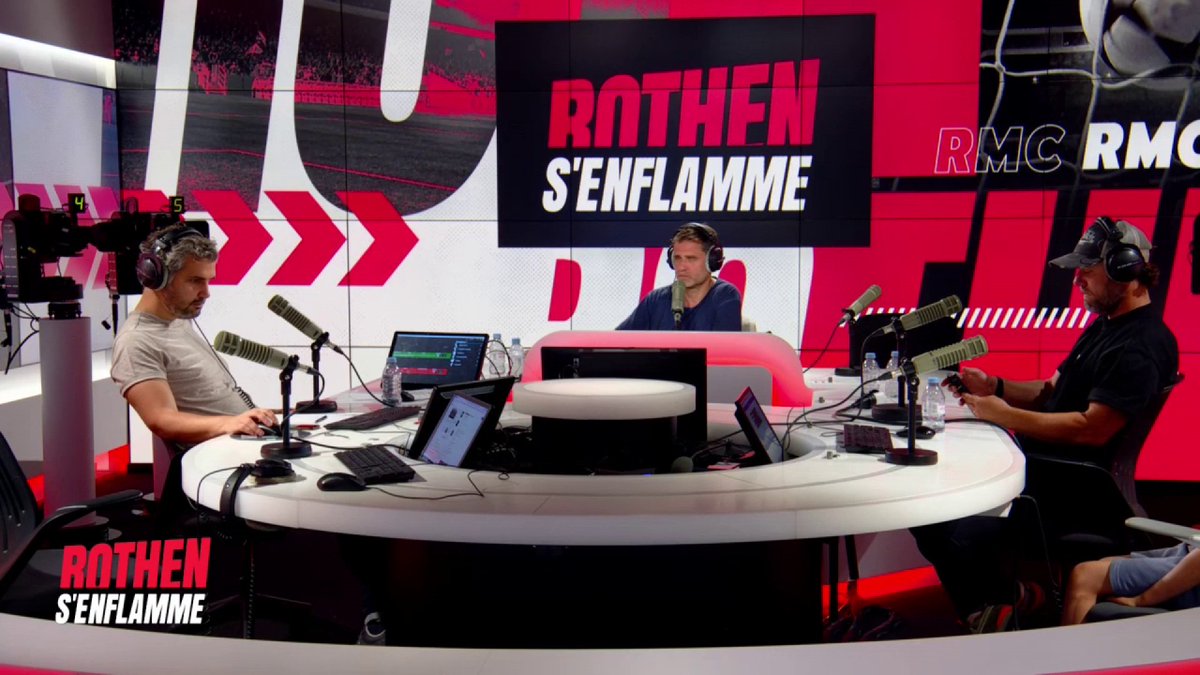 🤯 Christophe Dugarry en a marre de voir Messi et Ronaldo jouer encore aujourd'hui. Pour lui, ils ont marqué l'histoire, mais il est temps de laisser la place à la nouvelle génération. 🎙️ "Voir Ronaldo jouer 90 minutes, ce n'est pas forcément positif pour le Portugal !" 🎧 :