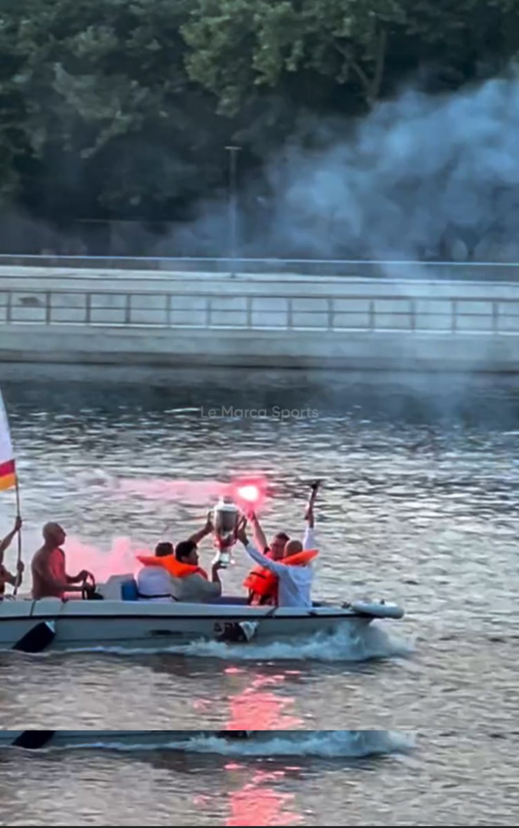 Galatasaray'ın şampiyonluk kupası, Meriç Nehri'nde.