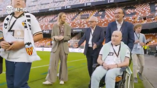 Lamentamos comunicar que nos ha dejado David Boronat, un valencianista que siempre fue ejemplo de superación, esfuerzo y valentía. Nuestro más sentido pésame para sus familiares y allegados. Siempre estarás en nuestro recuerdo, David. Descansa en paz 🦇