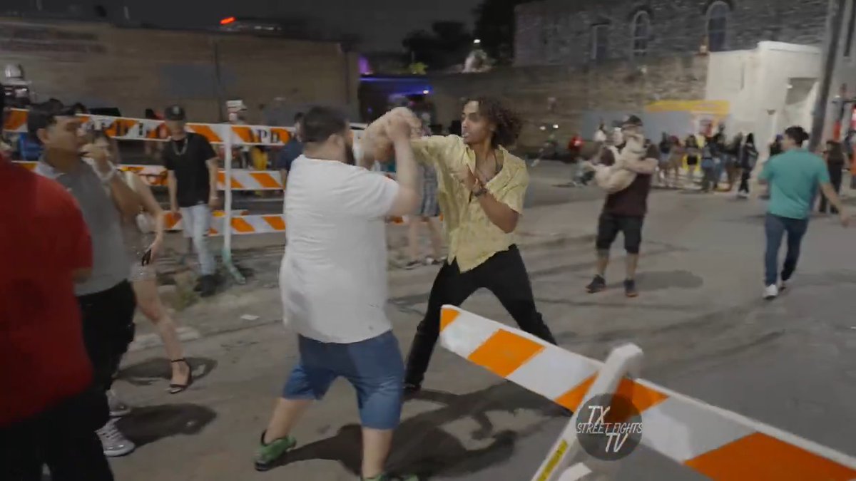 Big boy pick a fight and gets wallet stolen #fight #austintx