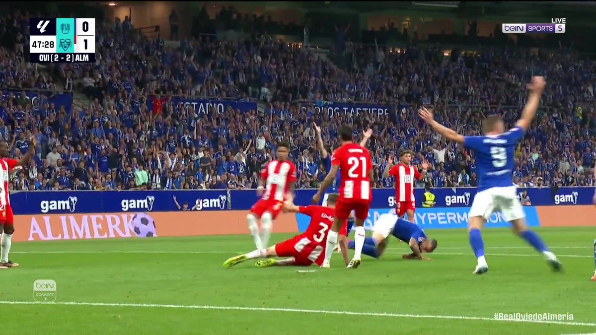 🇪🇸 المخضرم سانتي كازورلا لاعب ارسنال بعمر يفوق الـ40 عاماً يسجل هذا الهدف الجميل لفريقه ريال أوفييدو 🔥