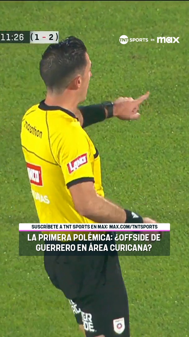 😶🏆🔵🔴 LA PRIMERA POLÉMICA EN EL NACIONAL #LaU tuvo una inmejorable chance para igualar la serie ante Curicó Unido, en la vuelta de octavos de final de la #CopaChileCocaColaSinAzúcar, pero pitaron offside a Maxi Guerrero. La repetición mostró que el atacante Azul estaba habilitado. Disfruta de lo mejor del fútbol chileno por #TNTSportsenMax 📲💻 Link en la BIO 📍