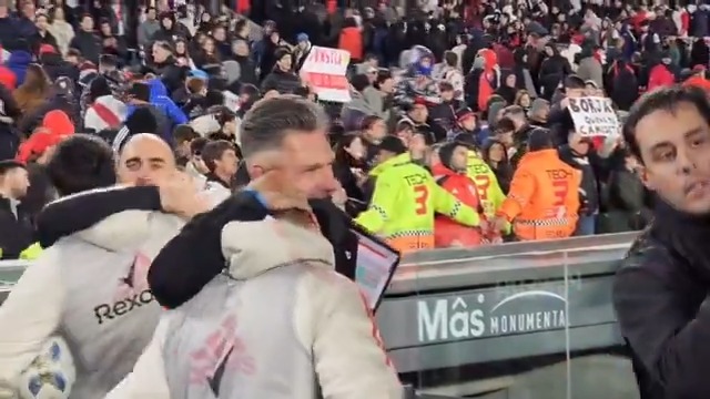 “¿Qué me dijo Martín? Bueno, el finde tuve una charla con él. Justo fue al predio, me dijo que algún día tengo que jugar acá ¿Mi nombre? Santiago Espíndola” Algo me dice que no es la última vez que veremos esta declaración.