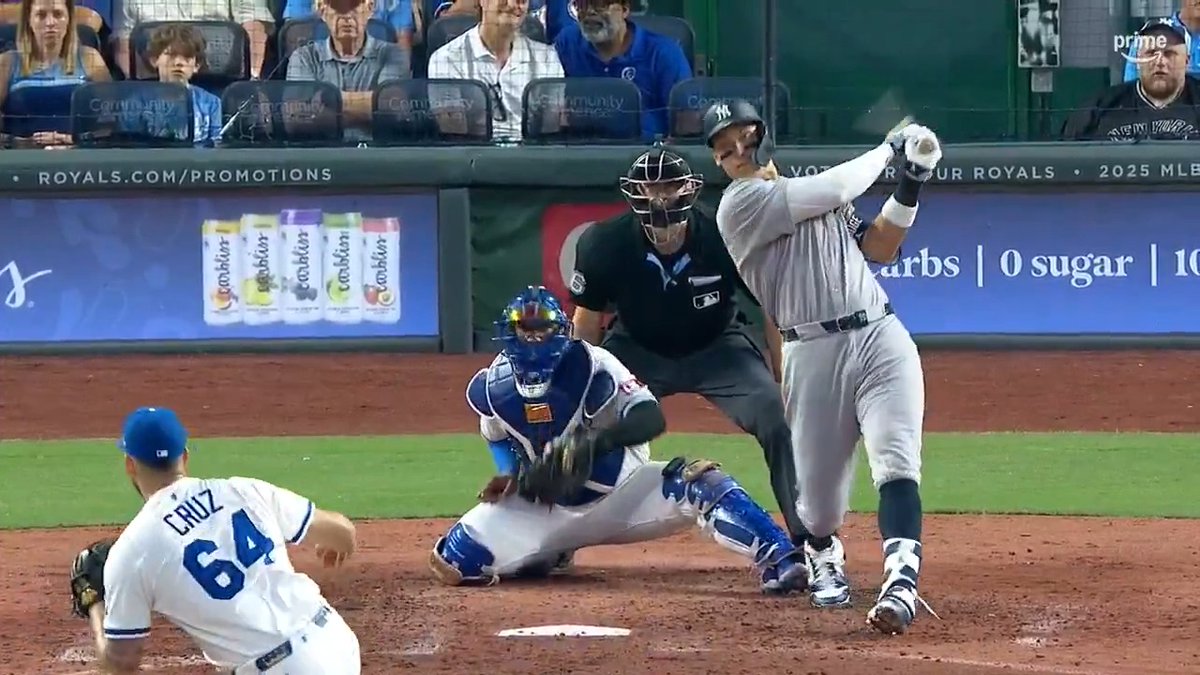 Aaron Judge is the second player to reach the 25-HR mark this season! 🫡
