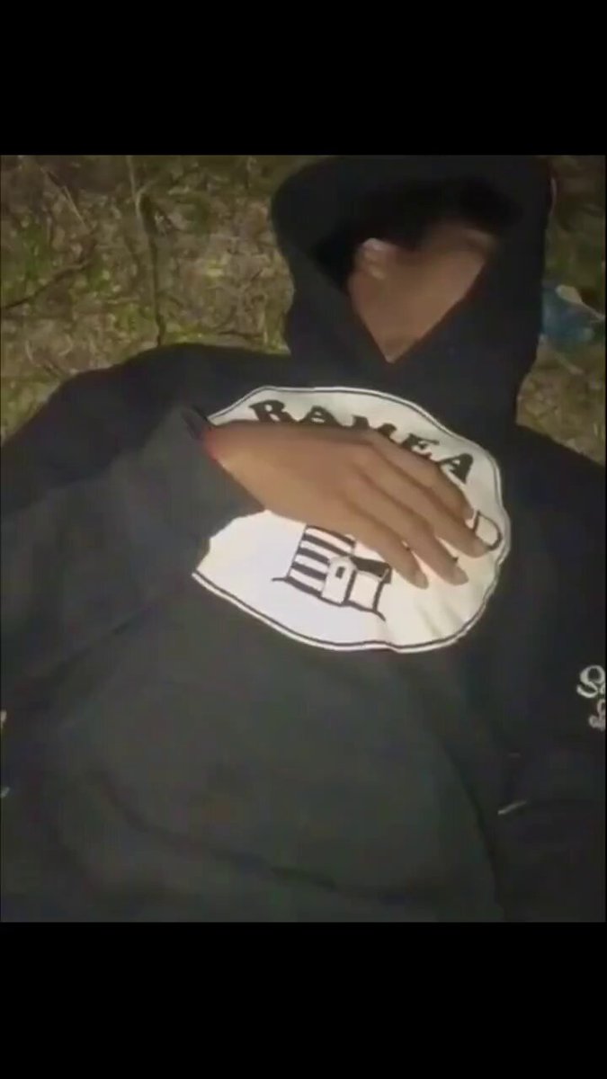 Sleeping beauty, but make it filthy and outdoors 🔥
