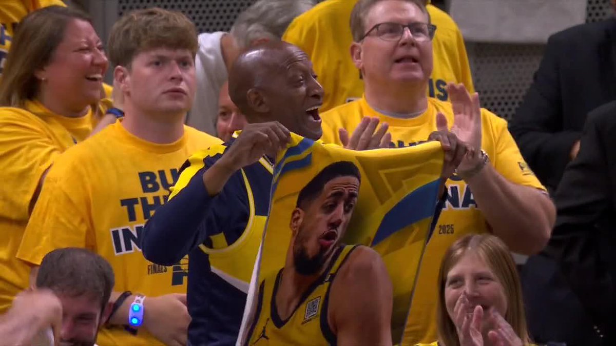 Tyrese Haliburton's dad loving Game 3 😂