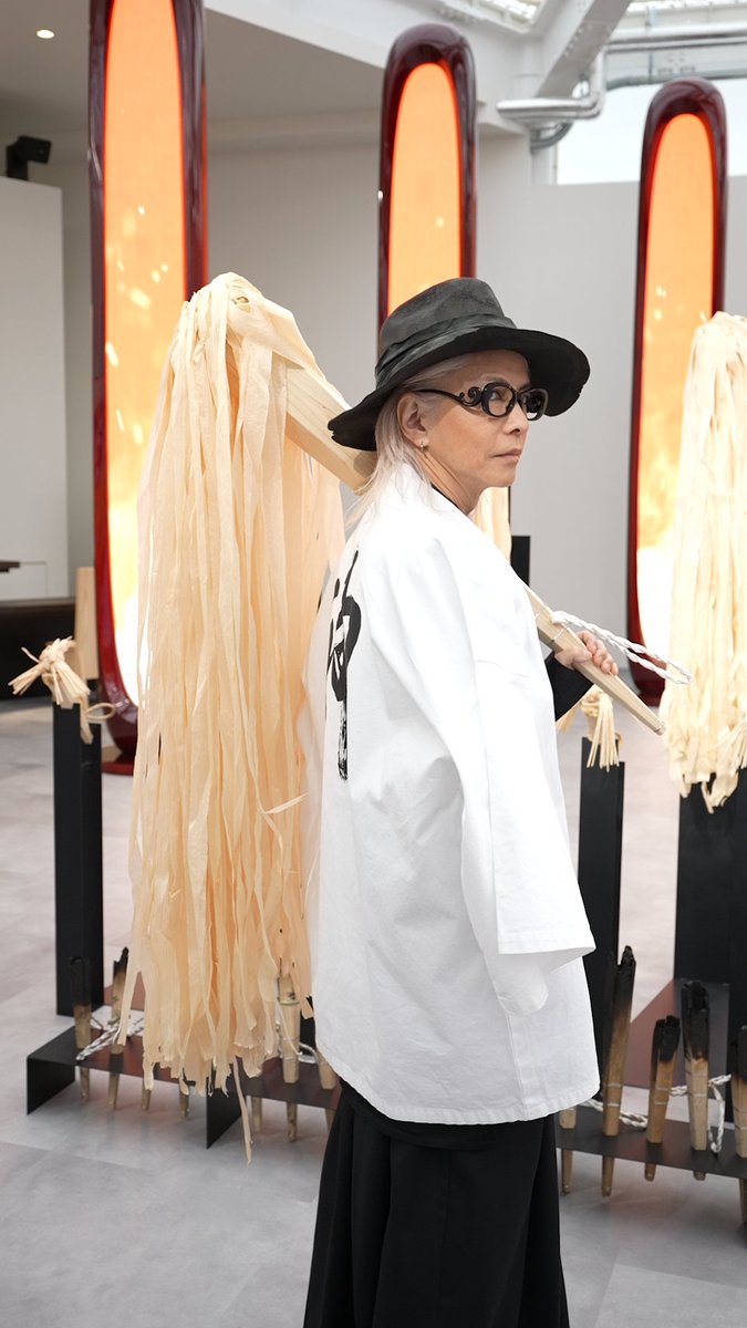 🔵#HYDE さんが #大阪・関西万博 を巡る🔴 いろいろなパビリオンを回られ 関西パビリオンではご出身である和歌山県のブースも体験されました✨ またのご来場をお待ちしています😊 Hyde #EXPO2025 #きたぞ万博 #HelloEXPO2025