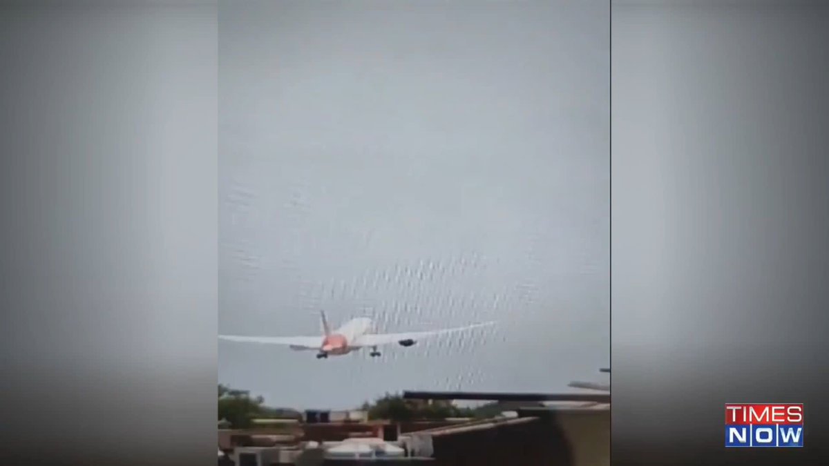 #WATCH: Moment an Air India plane crashed near Ahmedabad Airport. There were 242 people on board the aircraft, including 2 pilots and 10 cabin crew...— Heena Gambhir shares details with Shreya Upadhyaya #PlaneCrash #AhmedabadAirport