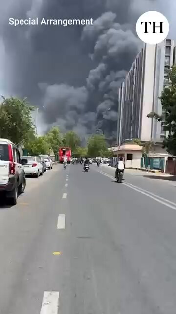 🇮🇳 AHMEDABAD POLICE: AI-171 CRASHED INTO DOCTORS’ HOSTEL Police confirmed the Air India London-bound flight crashed into a doctors’ hostel minutes after takeoff. “The flight crashed over a building that is a doctors hostel. Within 2-3 minutes all the agencies reached on the spot. We request all the press persons to cooperate with us, let the roads be cleared so that we can make green corridor and allow easy pathway for ambulances to move.” Source: The Hindu