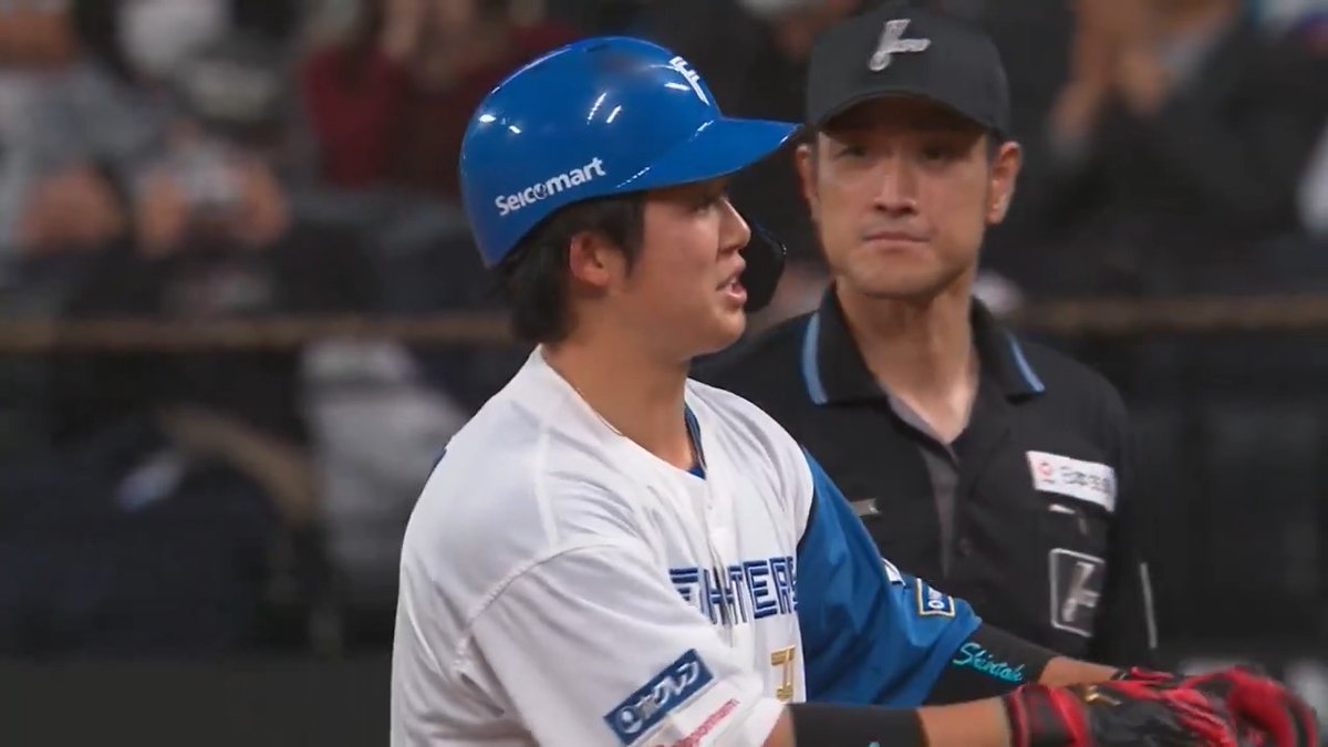 北海道日本ハム #進藤勇也 選手がプロ初安打を放つ‼ ㊗️ 🎉 #新庄剛志 監督が喜びながら記念球を受け取る!🙌 👏 #lovefighters #日本生命セ・パ交流戦2025 #交流戦 #セ・パ交流戦 👇ライブ配信はこちら