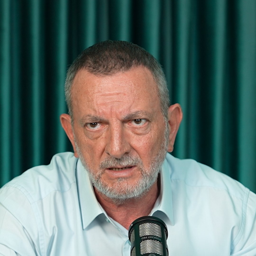 🗣️Feridun Niğdelioğlu: Mourinho demişki: 'Bazı konularda yedim yuttum, ağzımı açıp tek kelime etmedim ama burama kadar geldi. Acun Ilıcalı ben buradayken 3 tane direktör ile görüşmüş. Emre Belözoğlu, Nuri Şahin, Sergen Yalçın. Ben bunu öğrendim' demiş.
