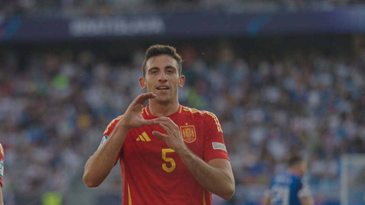 ⚽ Hace 24 horas, César Tárrega Requeni conquistó el cielo de Bratislava. Nadie mejor que él para contarnos cómo lo vivió y celebró con sus compañeros. #U21EURO | #NuestraBase