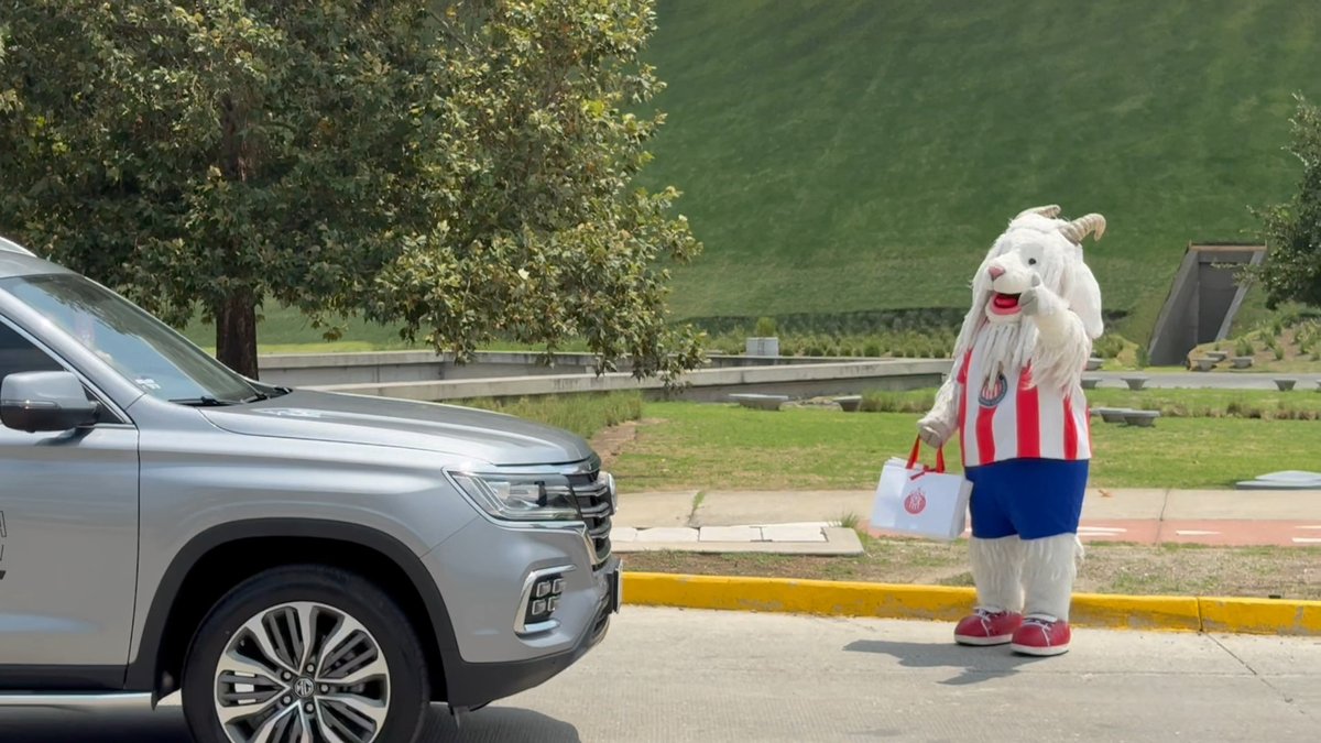 🇫🇷 ¡MUCHA ATENCIOOOÓN! 🚨 🔝 ¡Hoy es día de portar la Rojiblanca y si es abordo de una MG México, mejor! 🔥 👀 ChivaHermano que vea en la calle con su jersey del más querido de México, se lleva la nueva piel del Guadalajara 🐐