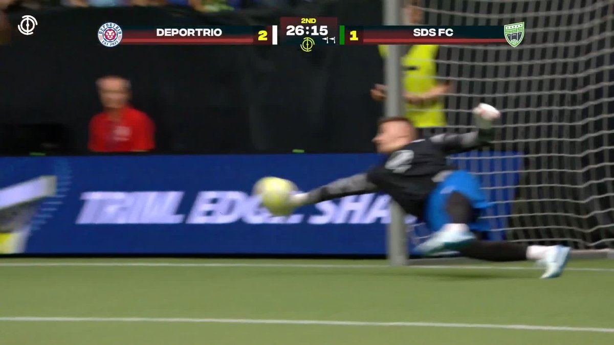 An unreal Tommy Scott double save keeps Deportrio in the lead as we head into the second gamechanger of the match 🤯