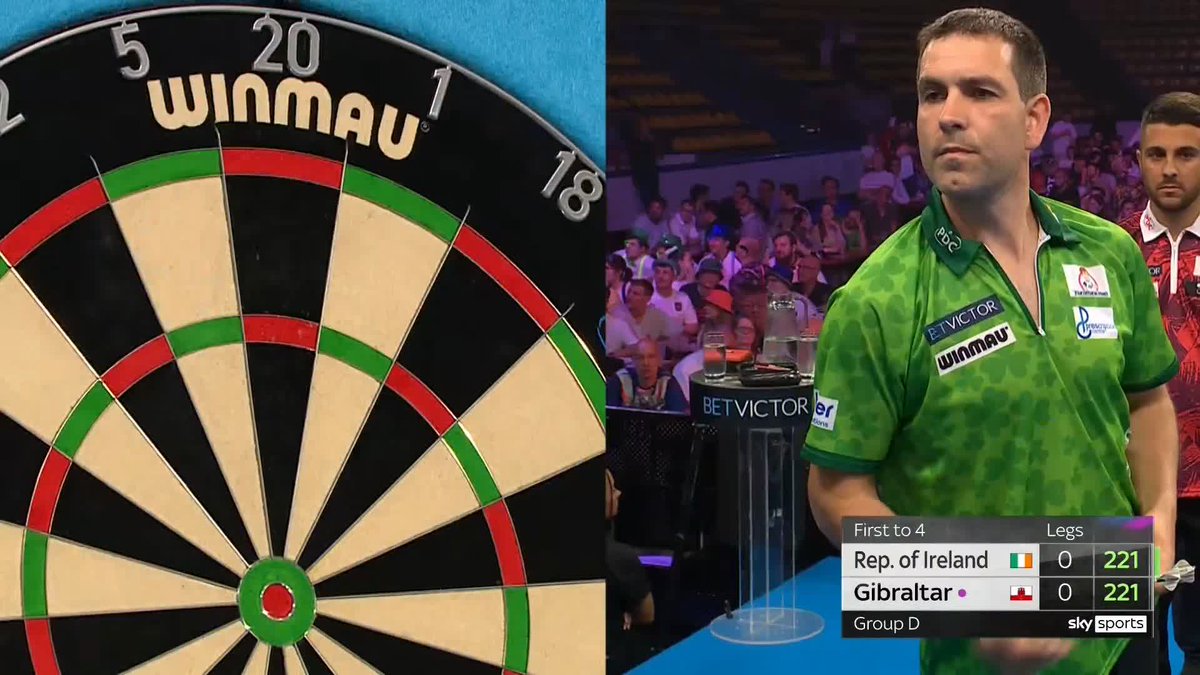 WHAT A START FOR IRELAND 🇮🇪 Keane Barry pins a 121 checkout to give Ireland the opening leg against Gibraltar 📺 #WCOD25