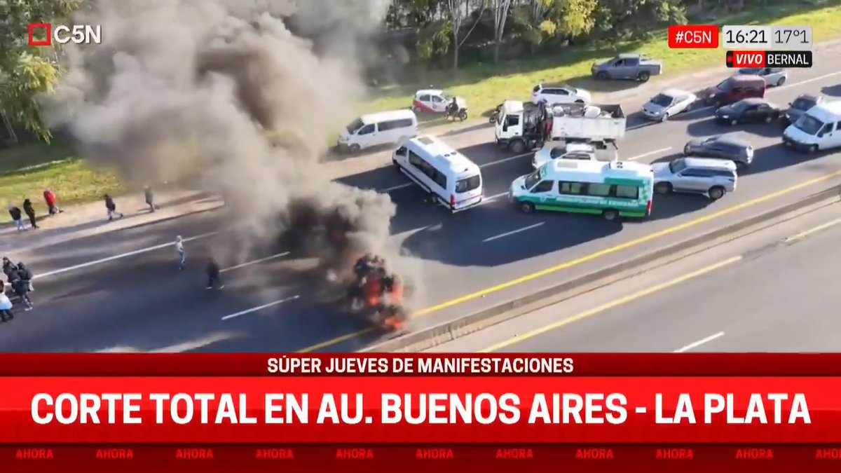 🚨Corte toral en Au. Buenos Aires - La Plata 📲 Seguí #C5N EN VIVO por 👉