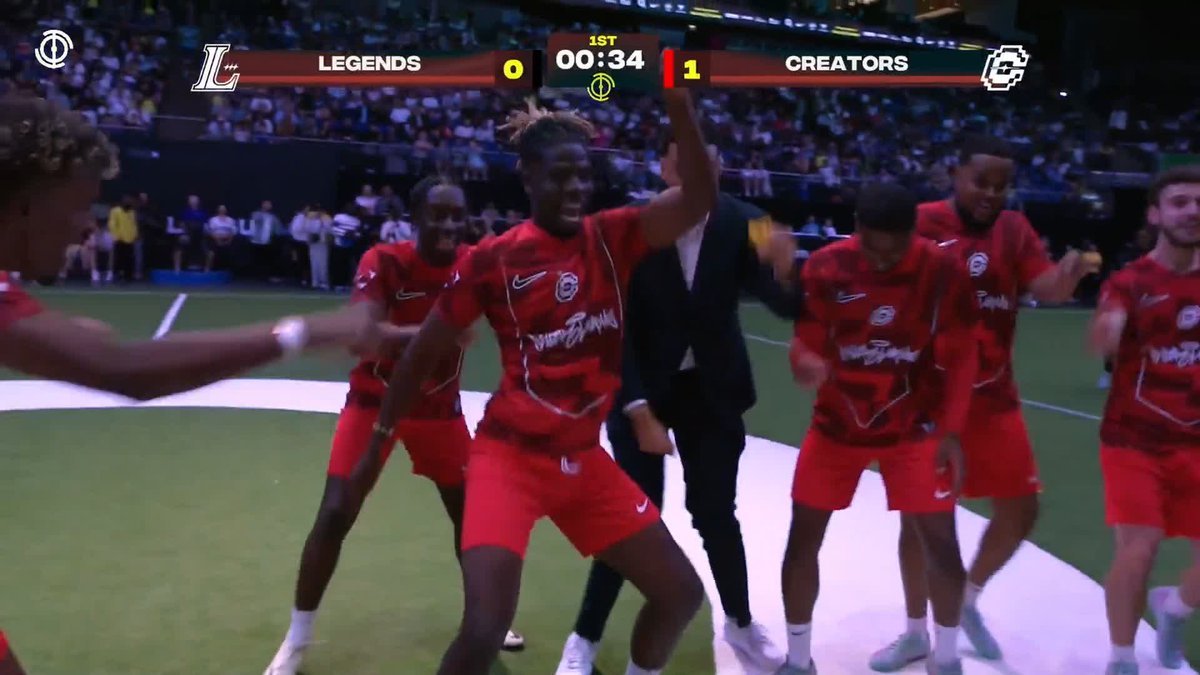 SV2 gets on the end of a loose Jay-Jay Okocha pass and put the creators 1-0 up against the Legends 🤯