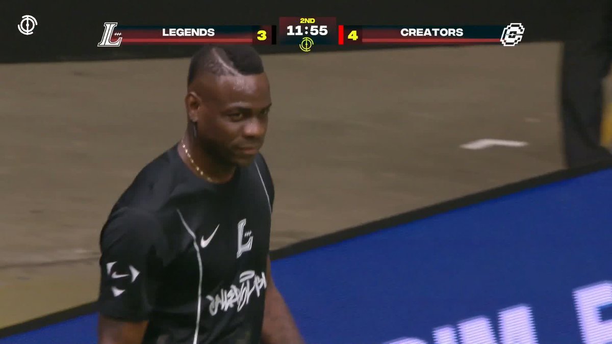 Mario Balotelli draws the Legends level at 4-4 🤝