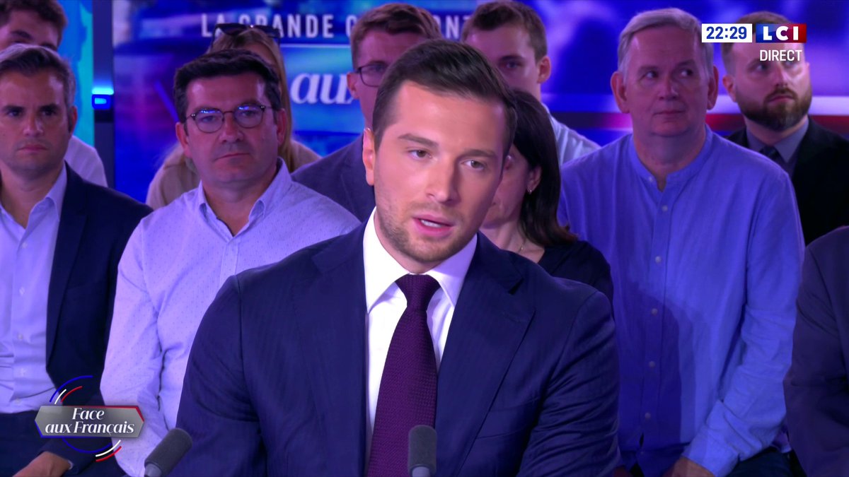 🔴 Jordan Bardella (Jordan Bardella) face aux Français #LaGrandeConfrontation 🗣️ "Être Français n'est pas anodin, c'est un honneur et une fierté (...) La nationalité française, elle s'hérite ou elle se mérite."