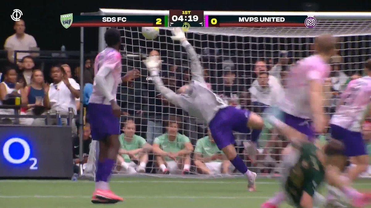 David Marques Castanho with an incredible strike from distance 😲