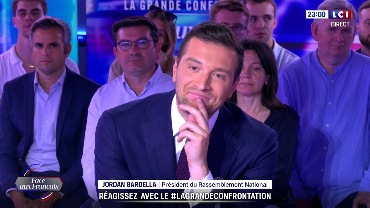 🔴 Jordan Bardella (Jordan Bardella) face aux Français #LaGrandeConfrontation 🗣️ "Je souhaite la privatisation de l'audiovisuel public (...) Sur le service public, il n'y a pas beaucoup de créneaux où des gens partagent mes idées."
