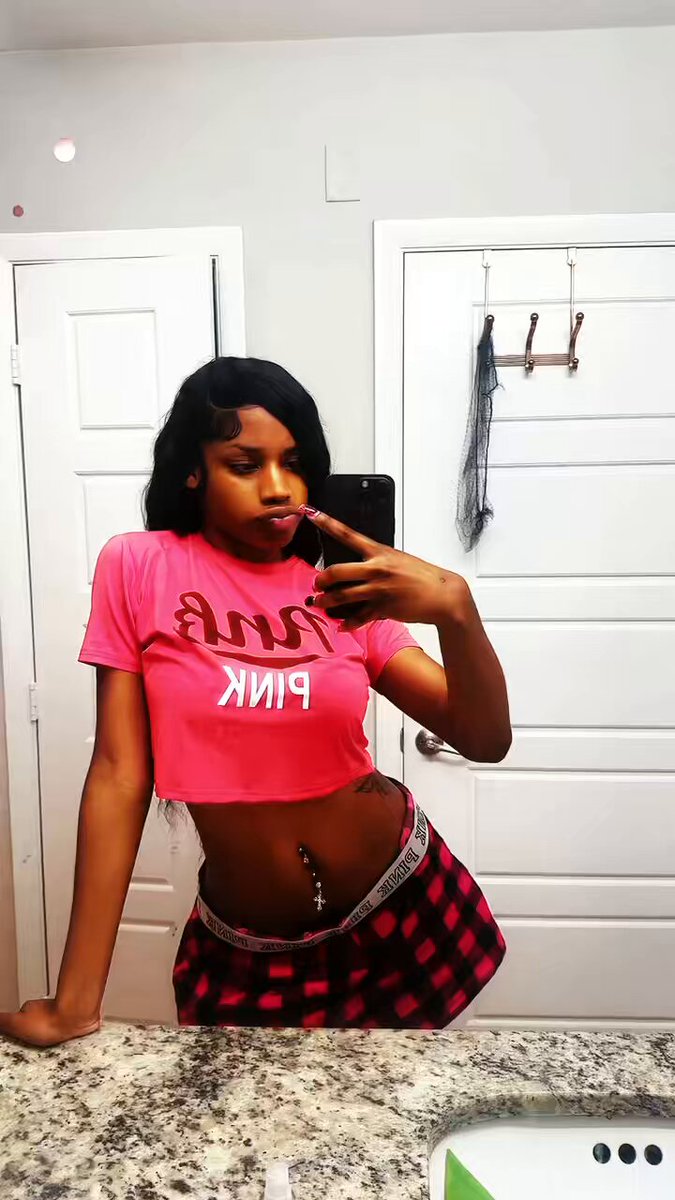 i love my double belly piercings🙂‍↕️🙂‍↕️