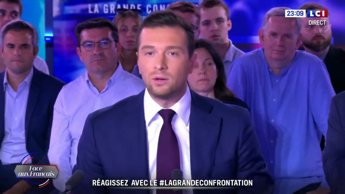 Les déçus de l'UMP et des Républicains sont des patriotes sincères que j'aimerais convaincre. Je veux leur dire : ne vous faites pas encore avoir ! Si demain on change les gens au pouvoir, le quotidien des Français peut changer. #LaGrandeConfrontation