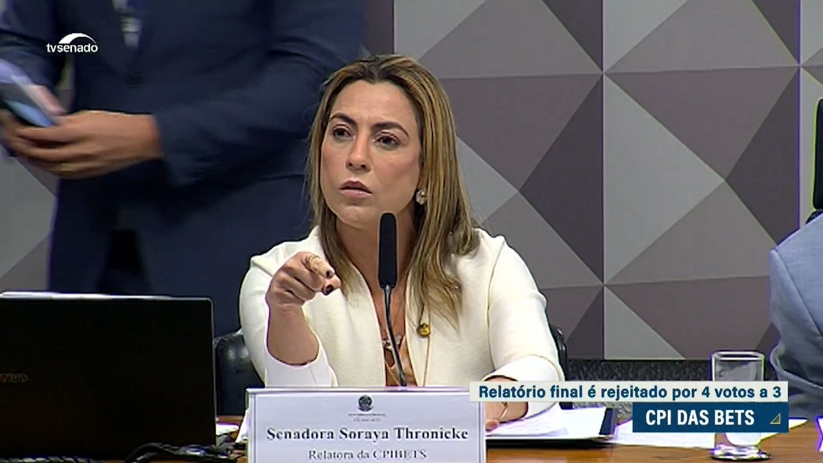 #CPIBets | Por 4 votos a 3, o relatório final da CPI das Bets foi rejeitado pelos senadores da Comissão Parlamentar de Inquérito. Mesmo assim, a senadora SorayaThronicke pretende entregar o documento ao Ministério Público e à Polícia Federal.
