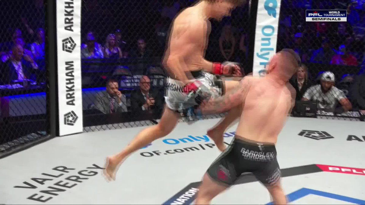 LOOK OUT! Alexei Pergande connects with a nasty knee in round 2. #PFLWorldTournament LIVE NOW 🇺🇸 ESPN+ 🌍