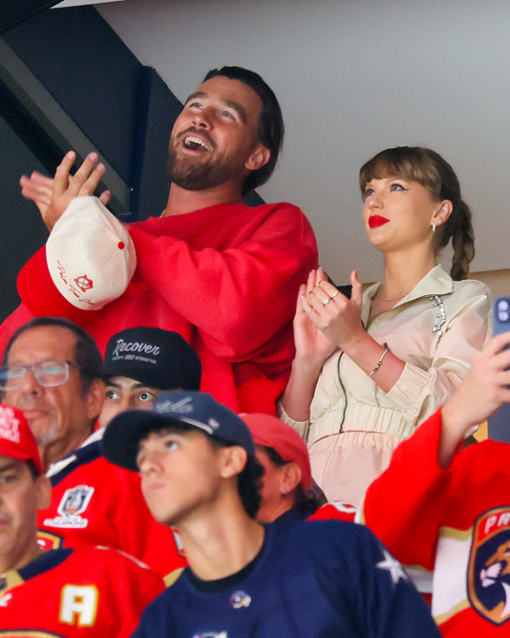 Oh, hi! ✨ Taylor Swift and Travis Kelce are in the house for Game 4! #StanleyCup