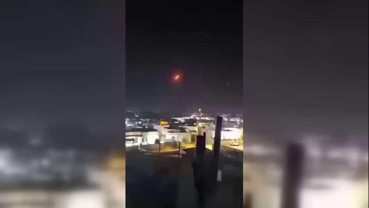 İsrail İran'ı böyle vurdu! Geceyi alevler aydınlattı