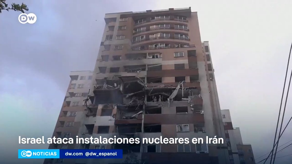 Israel atacó con 200 aviones instalaciones nucleares y posiciones militares iraníes, matando a altos mandos de las fuerzas armadas de ese país. La ofensiva sin precedentes fue calificada por el gobierno israelí como un “ataque preventivo” ante lo que considera una amenaza existencial. El primer ministro israelí, Benjamin Netanyahu, defendió la operación como una medida para “revertir la amenaza iraní a la propia supervivencia de Israel”. En paralelo, el ministro de Defensa, Israel Katz, decretó el “estado de emergencia especial” en todo el frente interno y alertó a la ciudadanía sobre la posibilidad de “ataques con misiles y drones contra el Estado de #Israel y su población civil en el futuro inmediato”. En retaliación, #Irán ha disparado unos 100 drones contra Israel. /jr