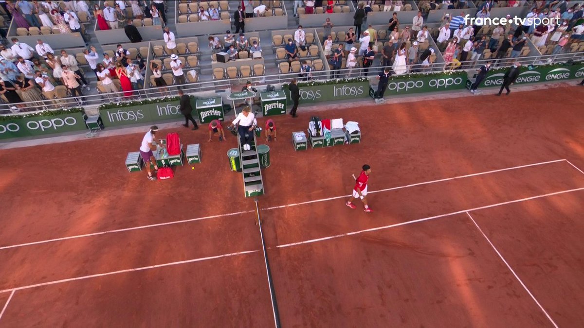 🗓️ QUATRE ANS JOUR POUR JOUR Novak Djokovic remportait son deuxième Roland-Garros en remontant DEUX SETS de retard contre Stefanos Tsitsipas en finale. 🤯 🏆 Son parcours 2021 : 🔹 Deux sets de retard contre Musetti et Tsitsipas 🔹 Victoire contre Nadal