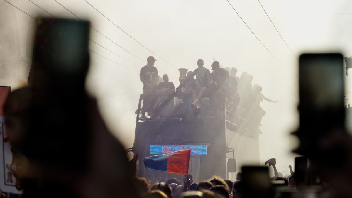 𝐂𝐀𝐌𝐏𝐈𝐎𝐍𝐈: 𝐫𝐨𝐚𝐝 𝐭𝐨 𝐯𝐢𝐜𝐭𝐨𝐫𝐲 🏆🔴🔵 Il docufilm della vittoria in Coppa Italia disponibile da domani su Dazn #WeAreOne | DAZN Italia