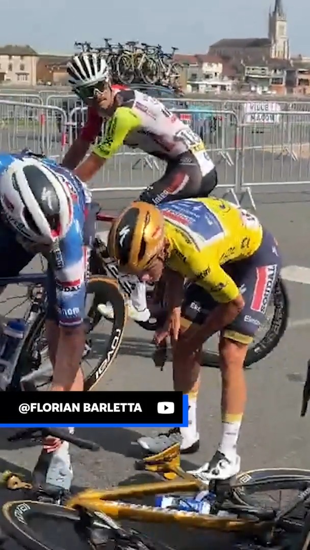 😵 La caída de Remco Evenepoel en la última etapa de Critérium du Dauphiné desde dentro... 😥 Un aficionado captó a la perfección ese sustazo que se llevó el doble campeón olímpico y del que acabó levantándose con total tranquilidad #Dauphiné