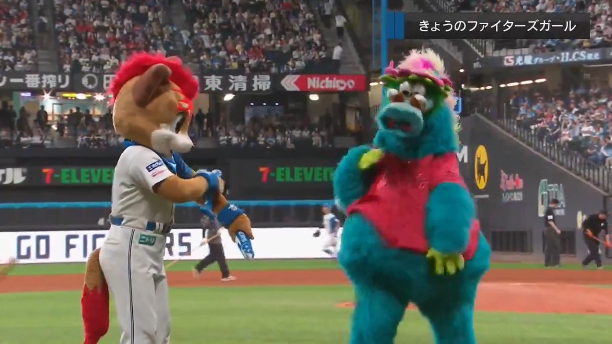 スラィリーも元気いっぱいで踊るきつねダンス‼🦊 🪩 #lovefighters #carp #日本生命セ・パ交流戦2025 #交流戦 #セ・パ交流戦 👇ライブ配信はこちら