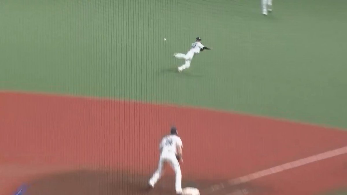 アクロバティックな動きで魅せる！👏 👀 埼玉西武 #滝澤夏央 選手のファインプレー‼ 🙌 ✨ #seibulions #日本生命セ・パ交流戦2025 #交流戦 #セ・パ交流戦 👇ライブ配信はこちら