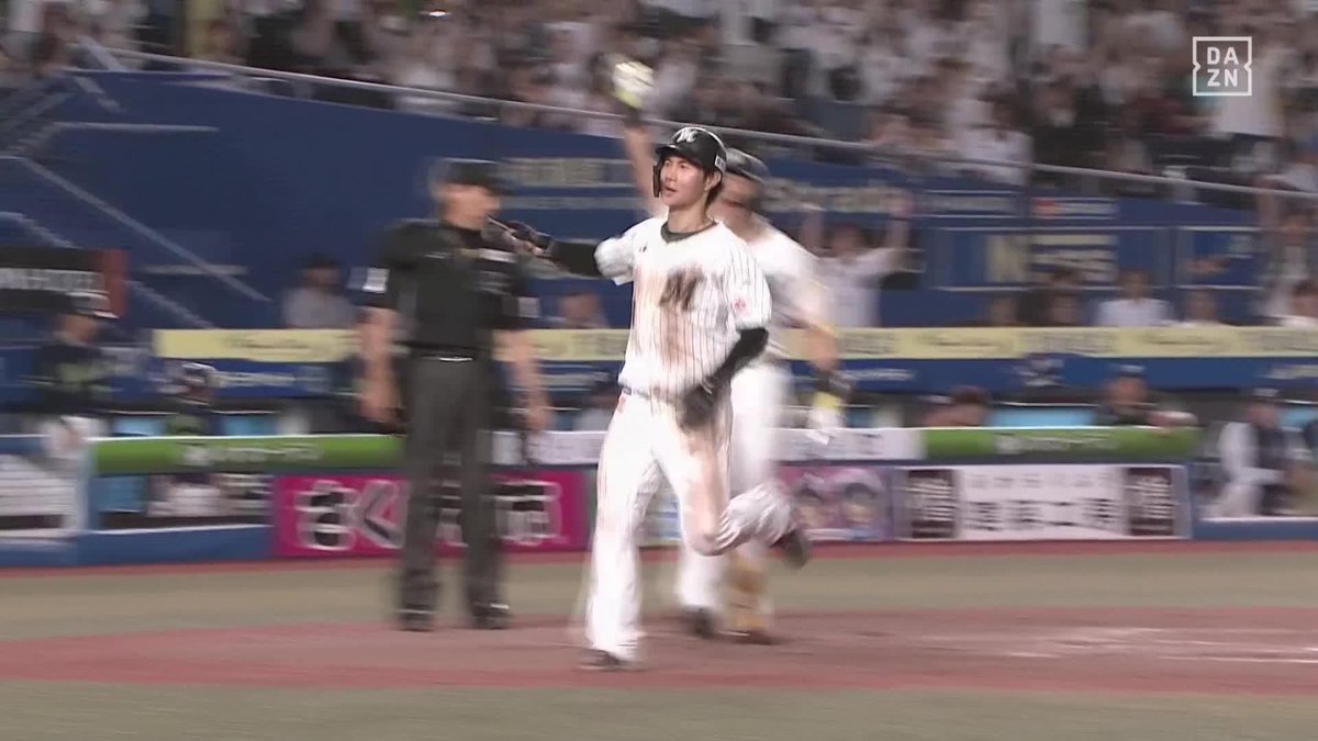 なんという... まさかの結末が待っていた マリーンズがサヨナラ勝利 #オレをみろ 「DAZN BASEBALL」 月々2,300円 (年間プラン・月々払い) 年間契約の初月無料 登録はこちら⏬ ⚾プロ野球(2025/6/13) 🆚ロッテ×ヤクルト 📱Live on DAZN #chibalotte