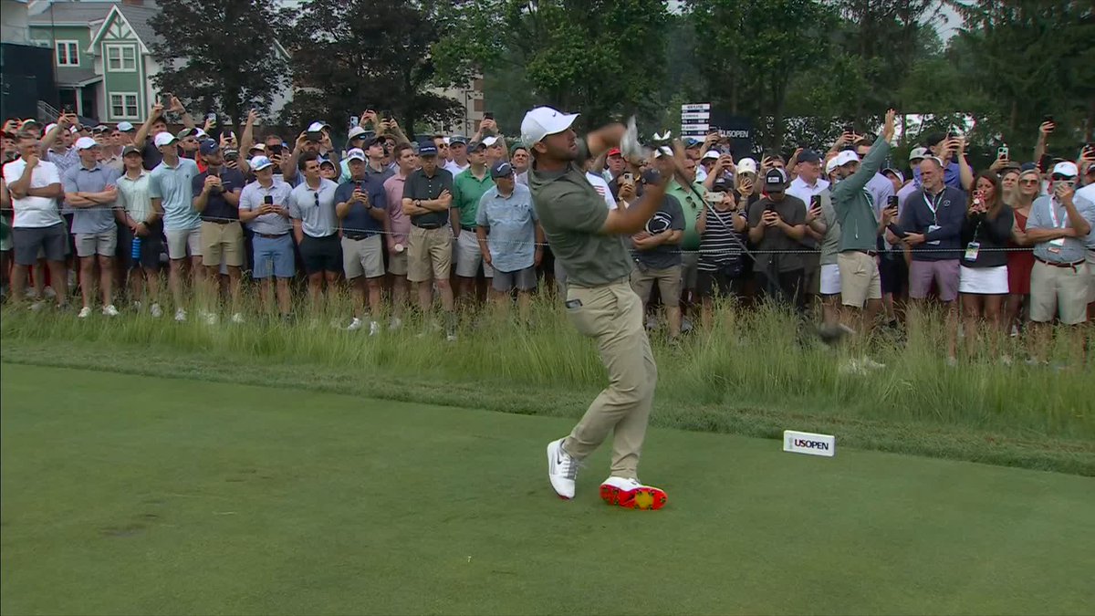 "Oh my word" Scottie Scheffler's unbelievable footwork 🦶