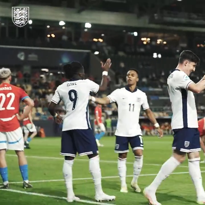 The deftest of touches by Jonathan Rowe? 😅🤏