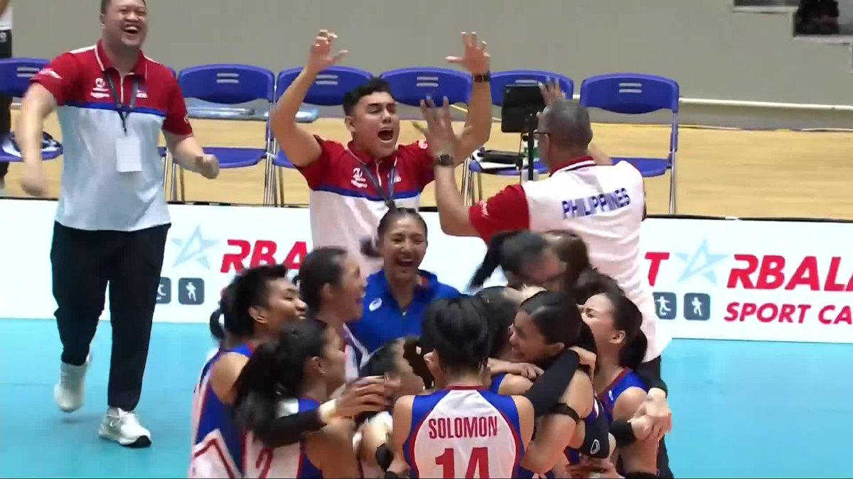 PILIPINAS, PASOK TAYO SA FINALS 🇵🇭 A successful block touch challenge off a Bella Belen attack seals the deal for Alas Pilipinas, clinching a thrilling five-set victory over Chinese Taipei in the 2025 AVC Women’s Volleyball Nations Cup semifinals! #AlasPilipinas #AVCNationsCup